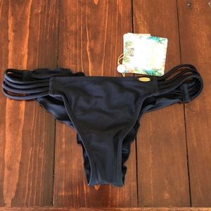 Lulu Fama NWT Black Ruched Bikini Bottoms Medium